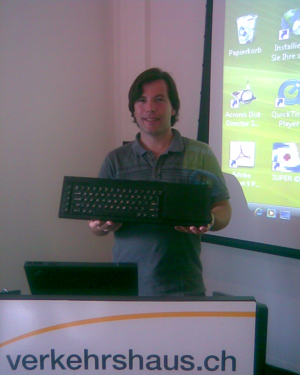 Photo showing Urs Knig presenting the QL at the QL and Mac are 25 international show in the Verkehrshaus Lucerne (the Swiss Transport Museum) in October 2009, 20 years after the launch of QTop.